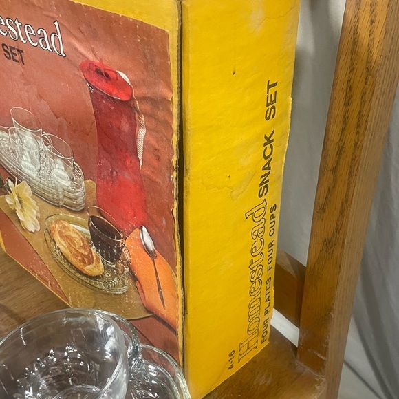 Vintage Homestead Federal Glass Company: 8 Piece Snack Set New - Picture 5 of 5